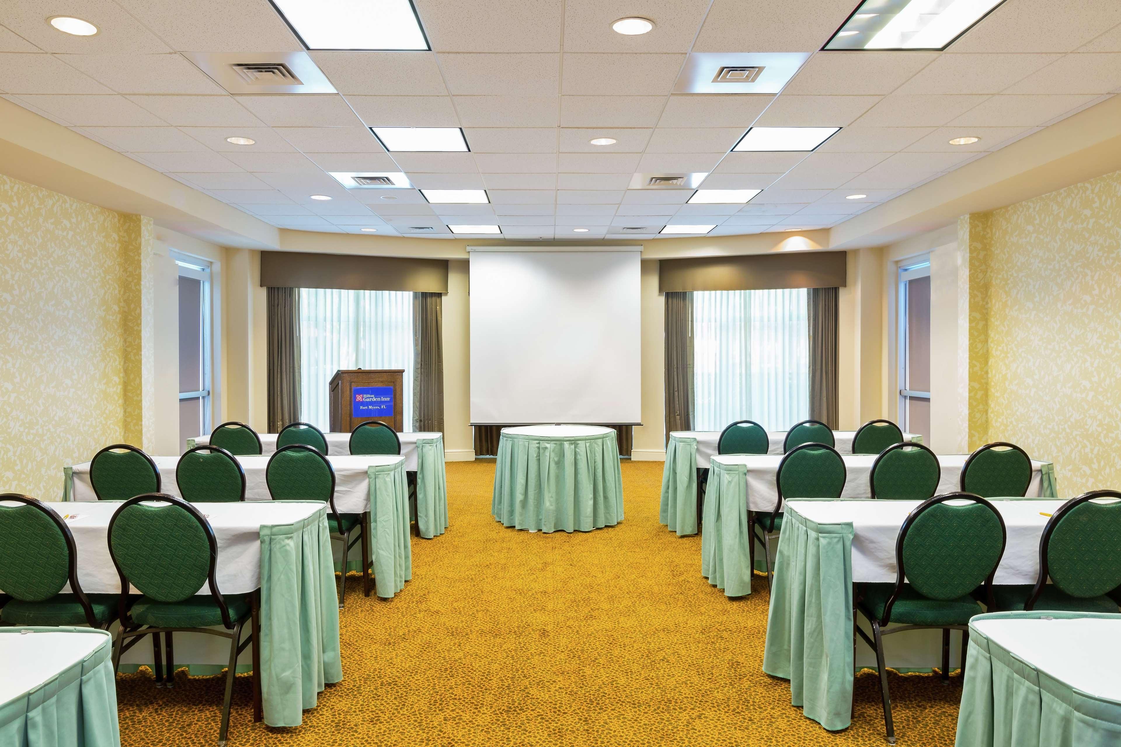 Hilton Garden Myers 3*