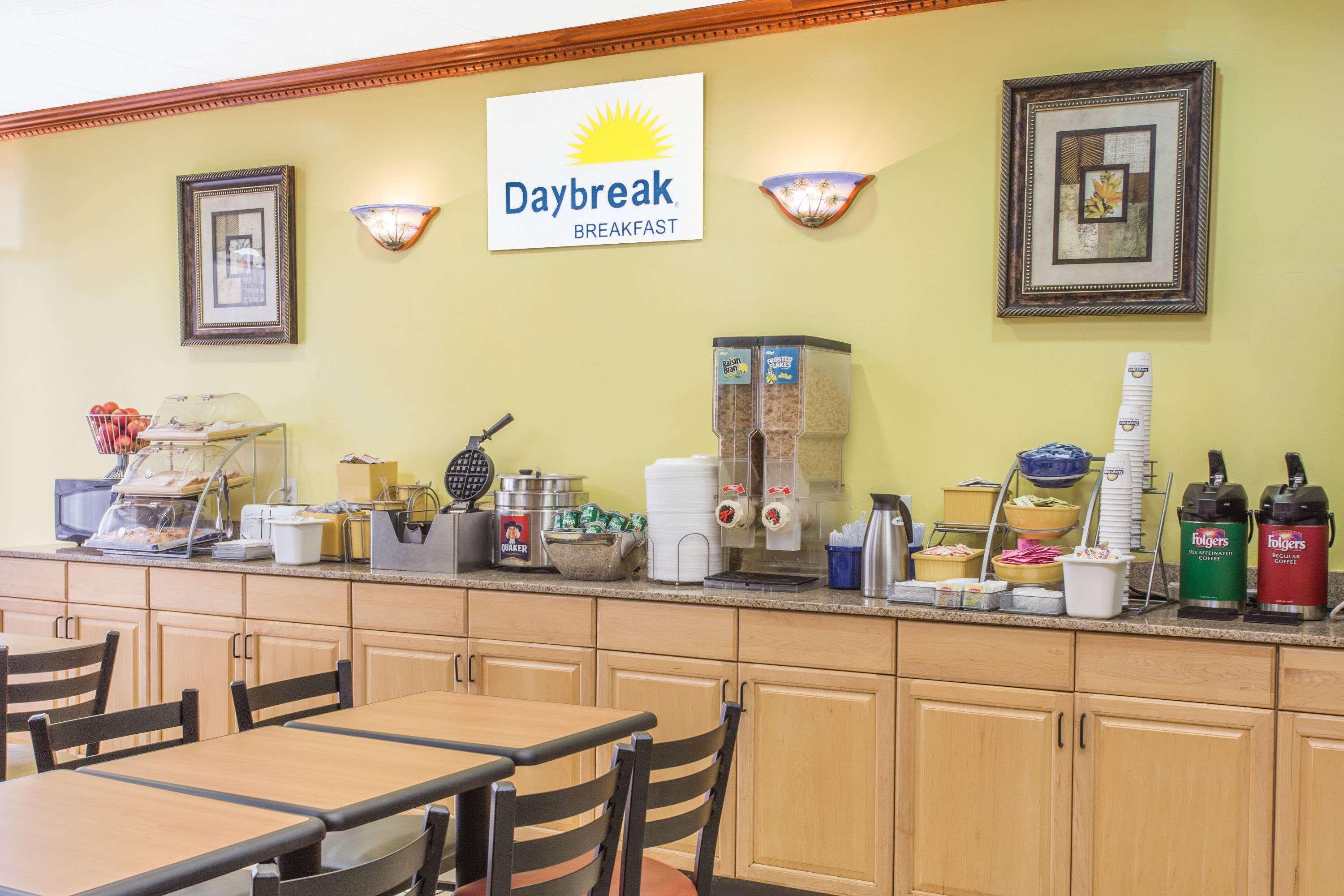 Days By Wyndham Myers Hotel