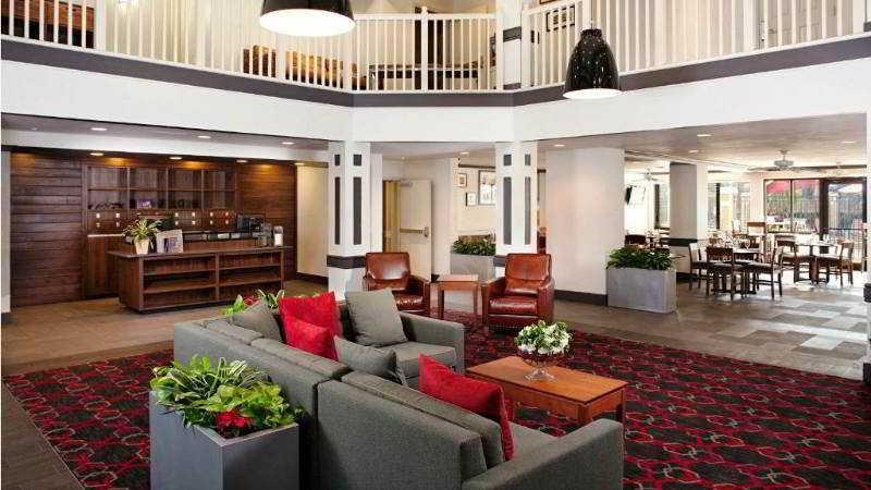 Four Points By Sheraton Myers Airport Hotel