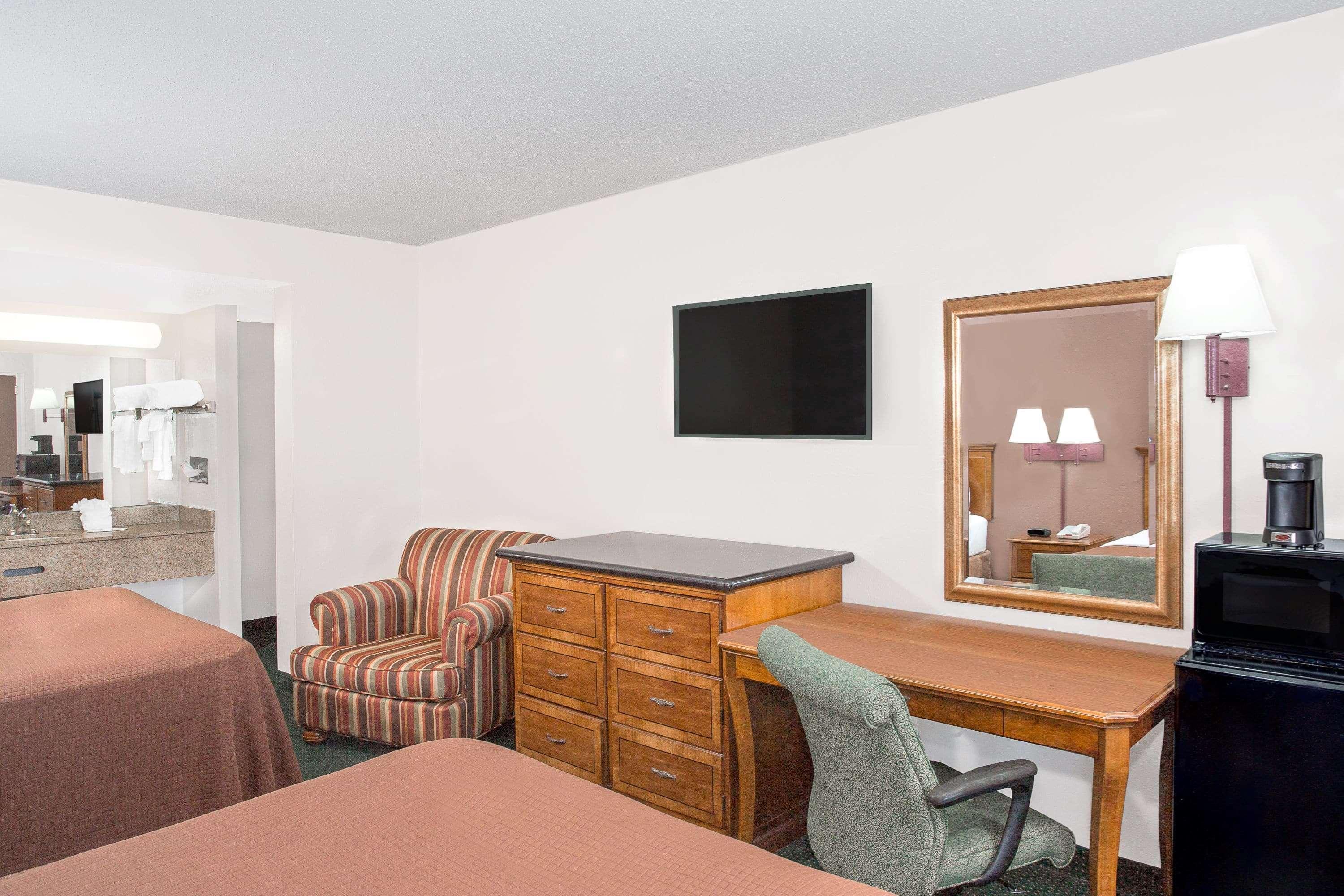 Howard Johnson By Wyndham Ft. Myers Fl 3*