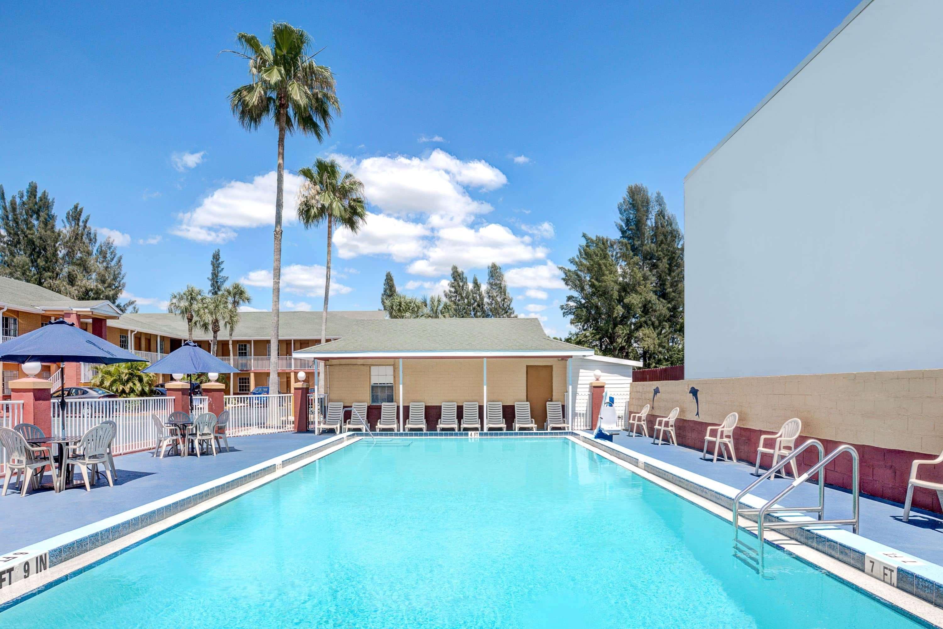 Hotel Howard Johnson By Wyndham Ft. Myers Fl