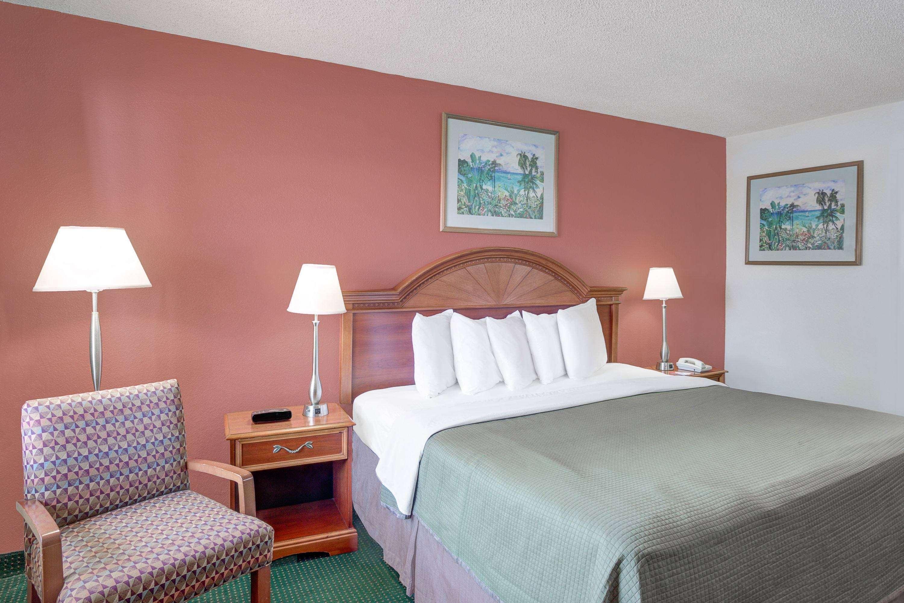 Howard Johnson By Wyndham Ft. Myers Fl 3*