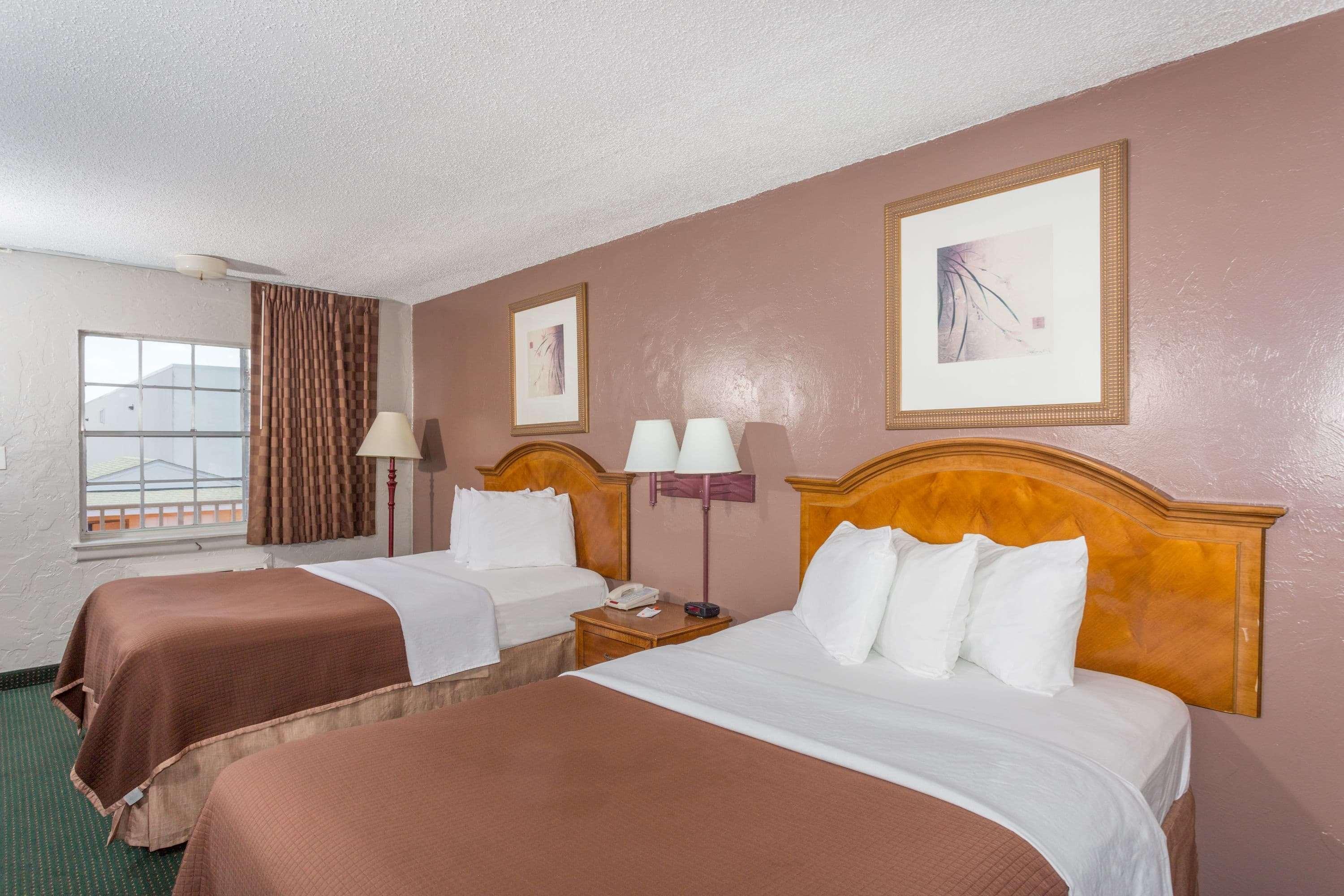 Hotel Howard Johnson By Wyndham Ft. Myers Fl 3*