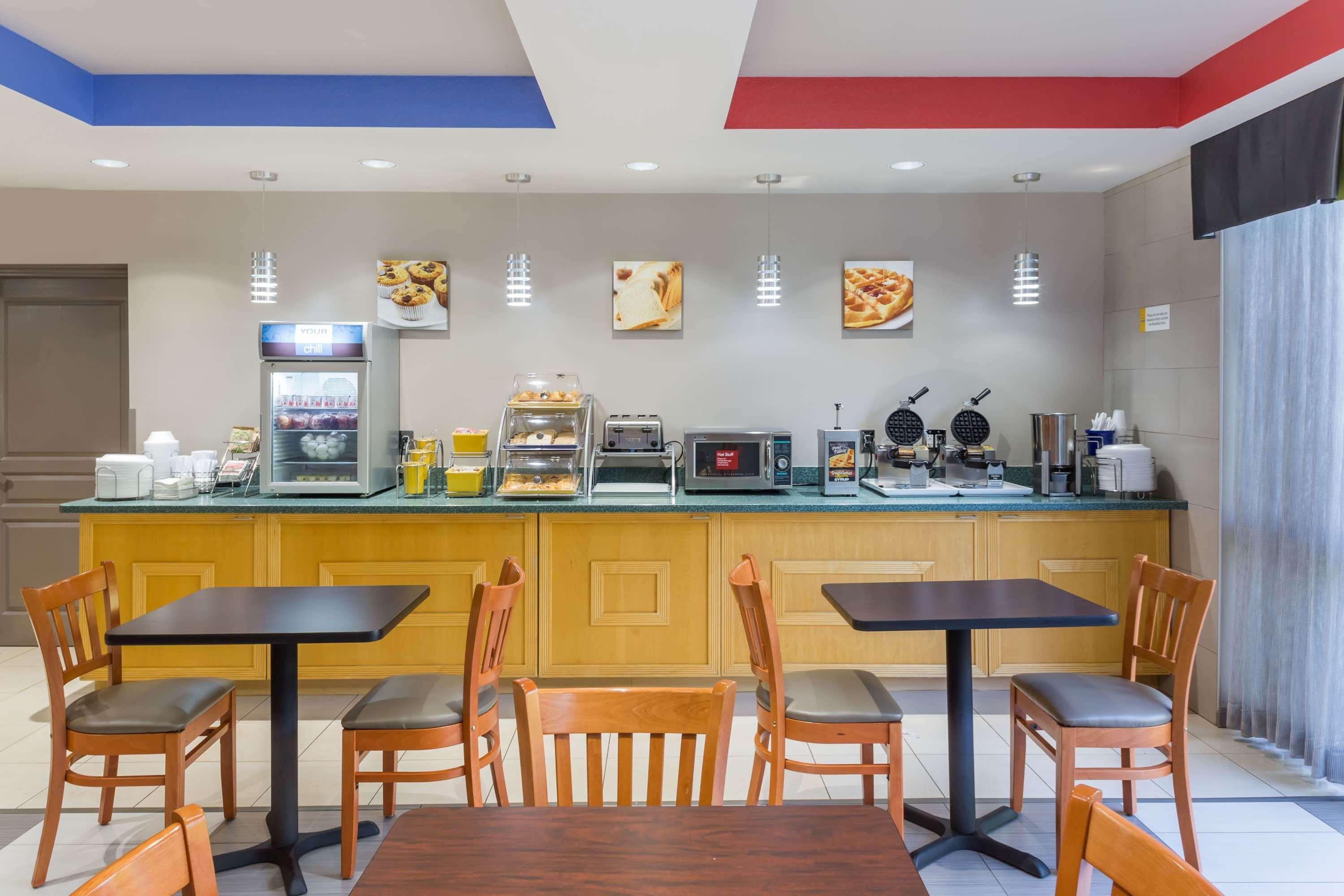 Days & By Wyndham Myers Near Jetblue Park Hotel 3*