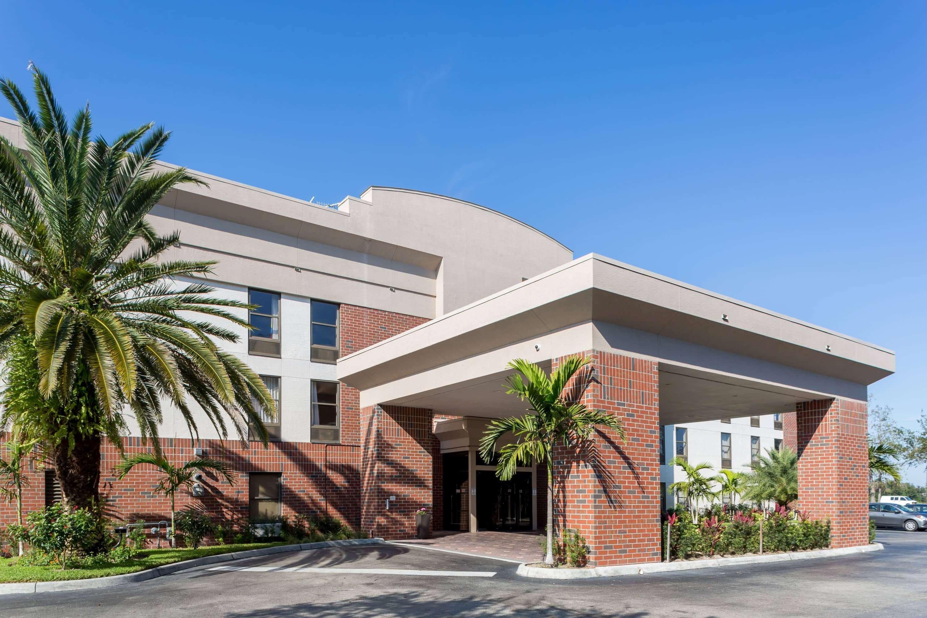 Days & By Wyndham Myers Near Jetblue Park