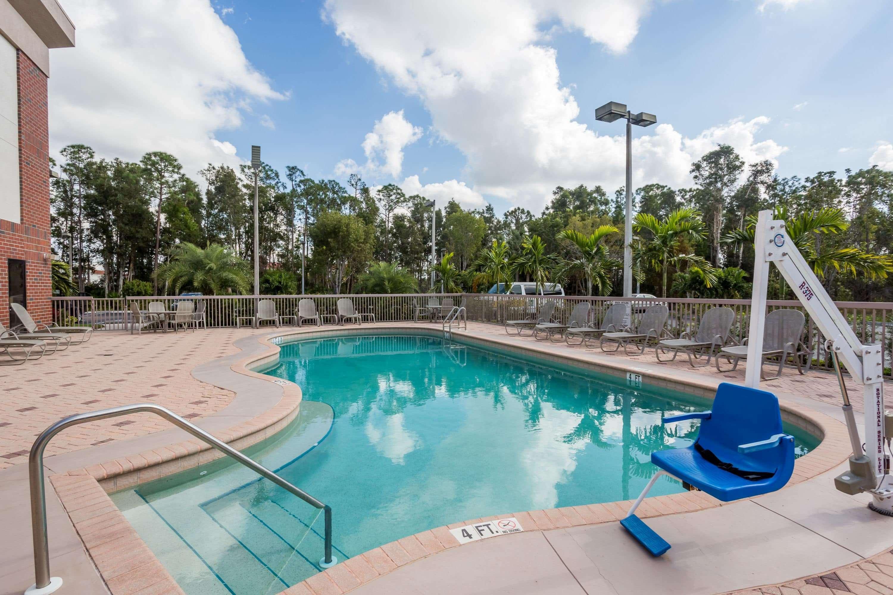 Days & By Wyndham Myers Near Jetblue Park Hotel 3*