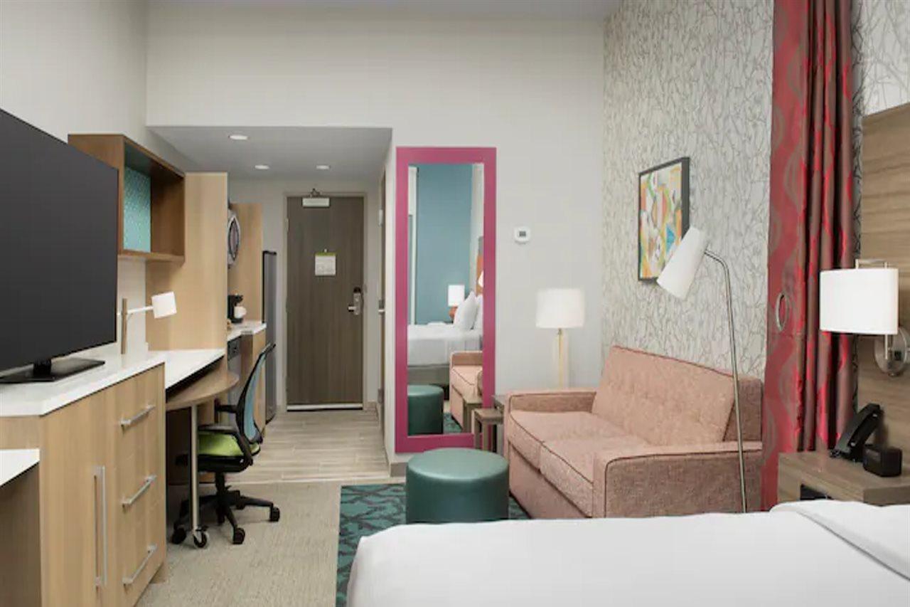 Hotel Home2 By Hilton Myers Airport 3*