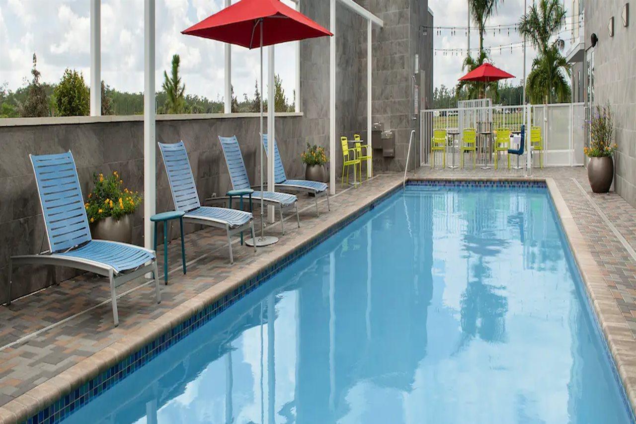 Hotel Home2 By Hilton Myers Airport 3*