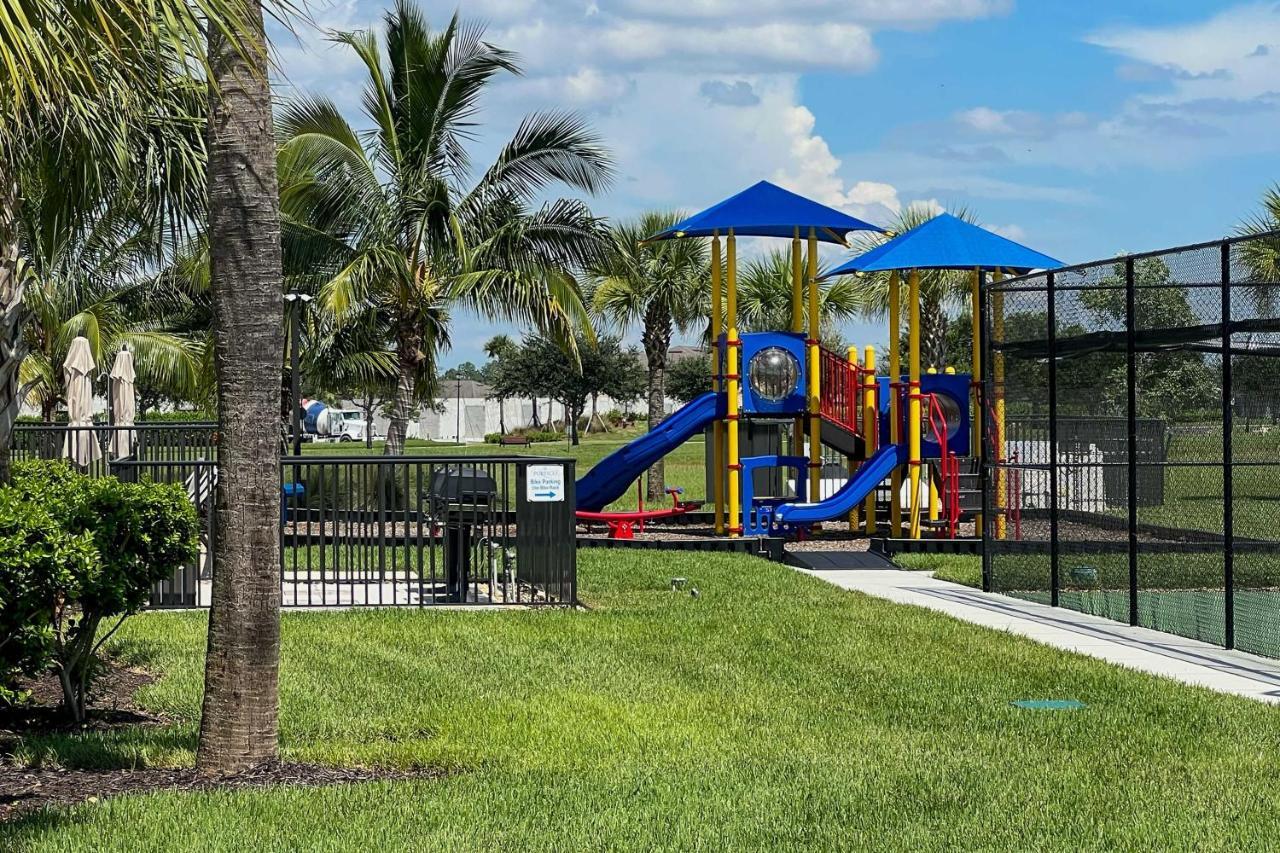 Brand New Myers Townhome Community Pool Holiday home *