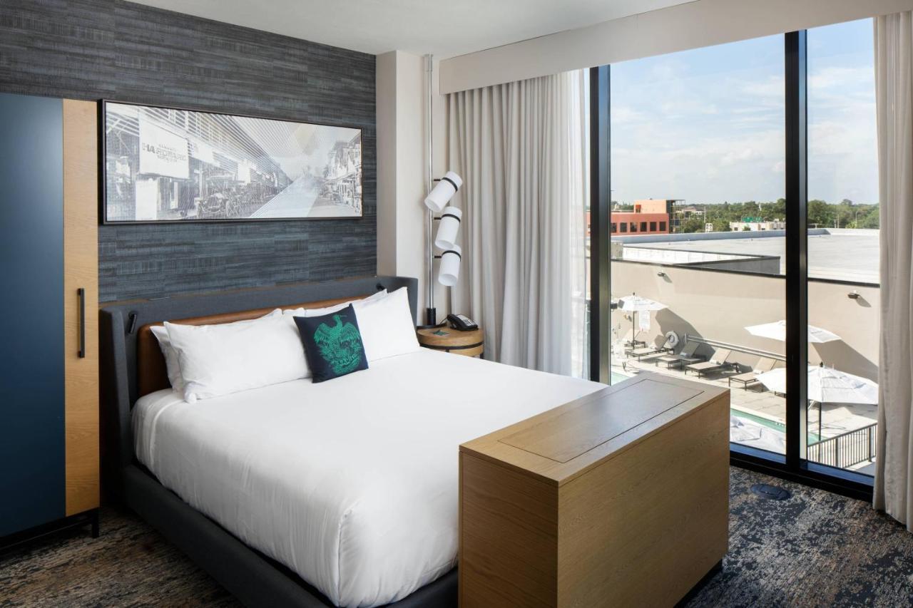 Luminary & Co., Autograph Collection 4* Fort Myers