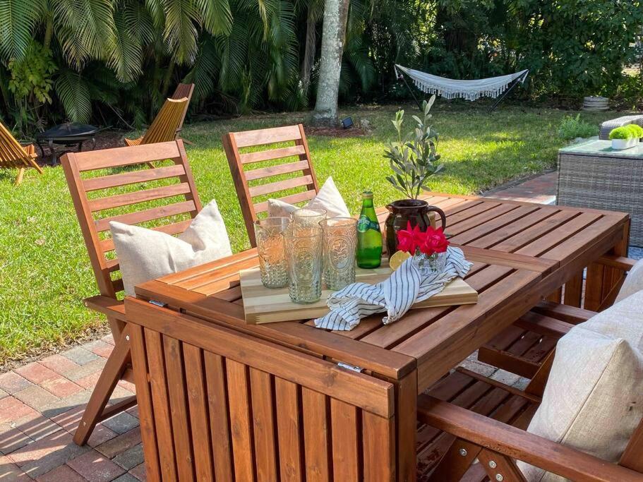 Cozy Renovated Vintage Modern House Downtown! Holiday home Fort Myers