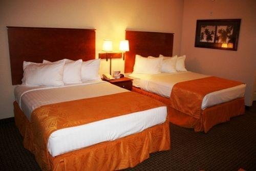 Four Points By Sheraton Myers Airport Hotel