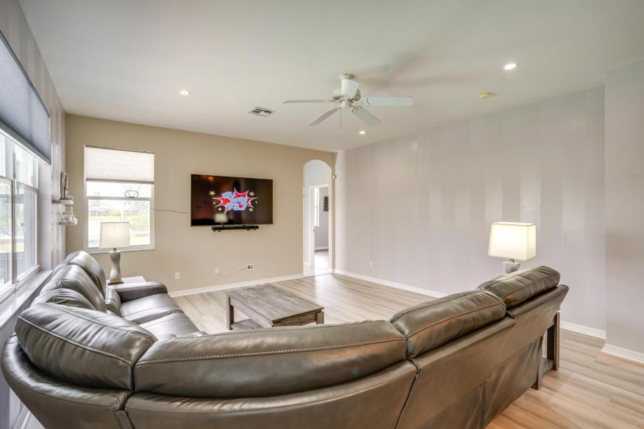 Sunny Myers With Heated Pool! Holiday home