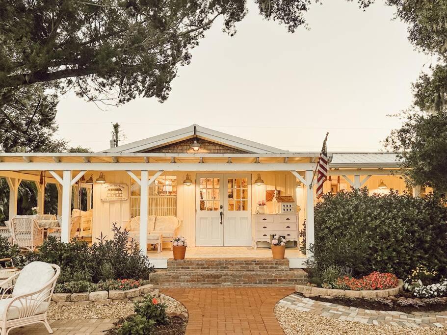New Owners! Storybook Cottage! Holiday home Fort Myers