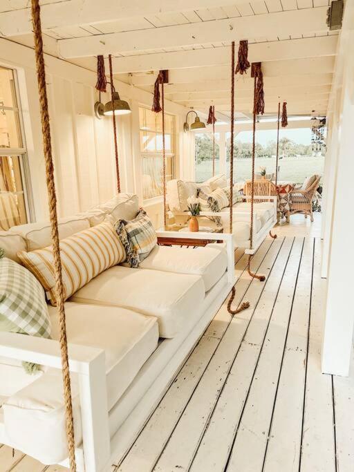 New Owners! Storybook Cottage! Holiday home