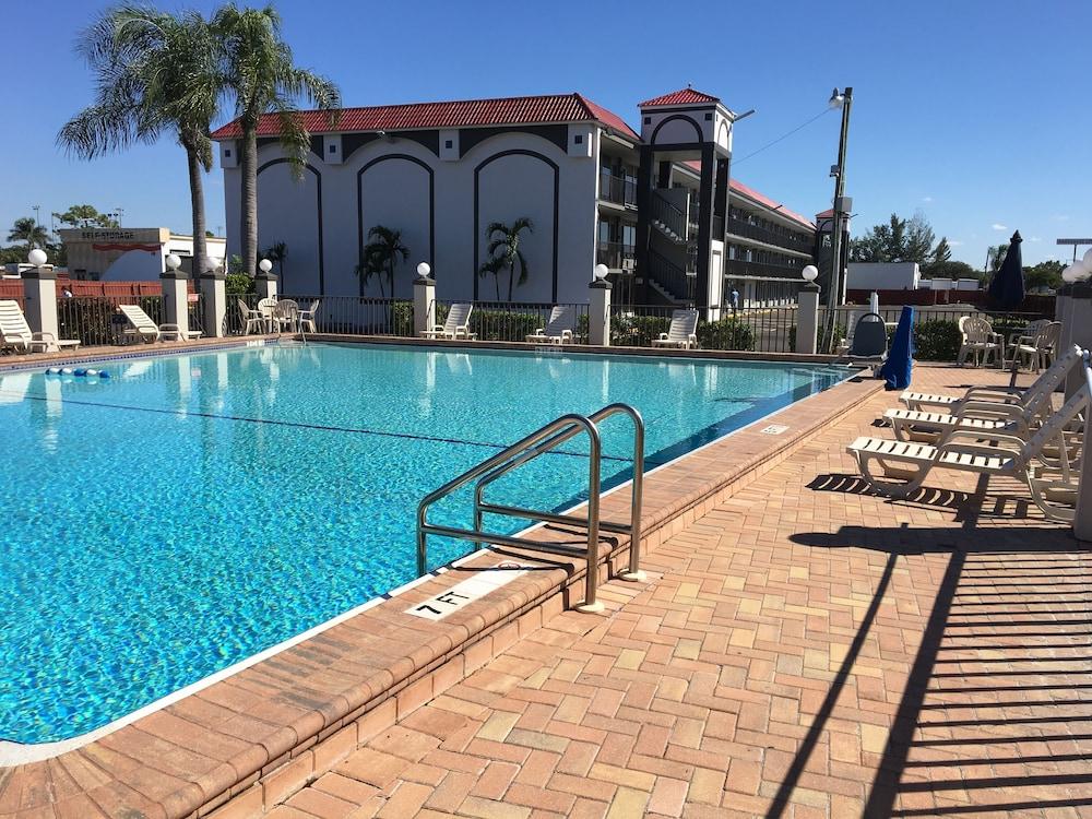 Hotel Days By Wyndham Myers Fort Myers