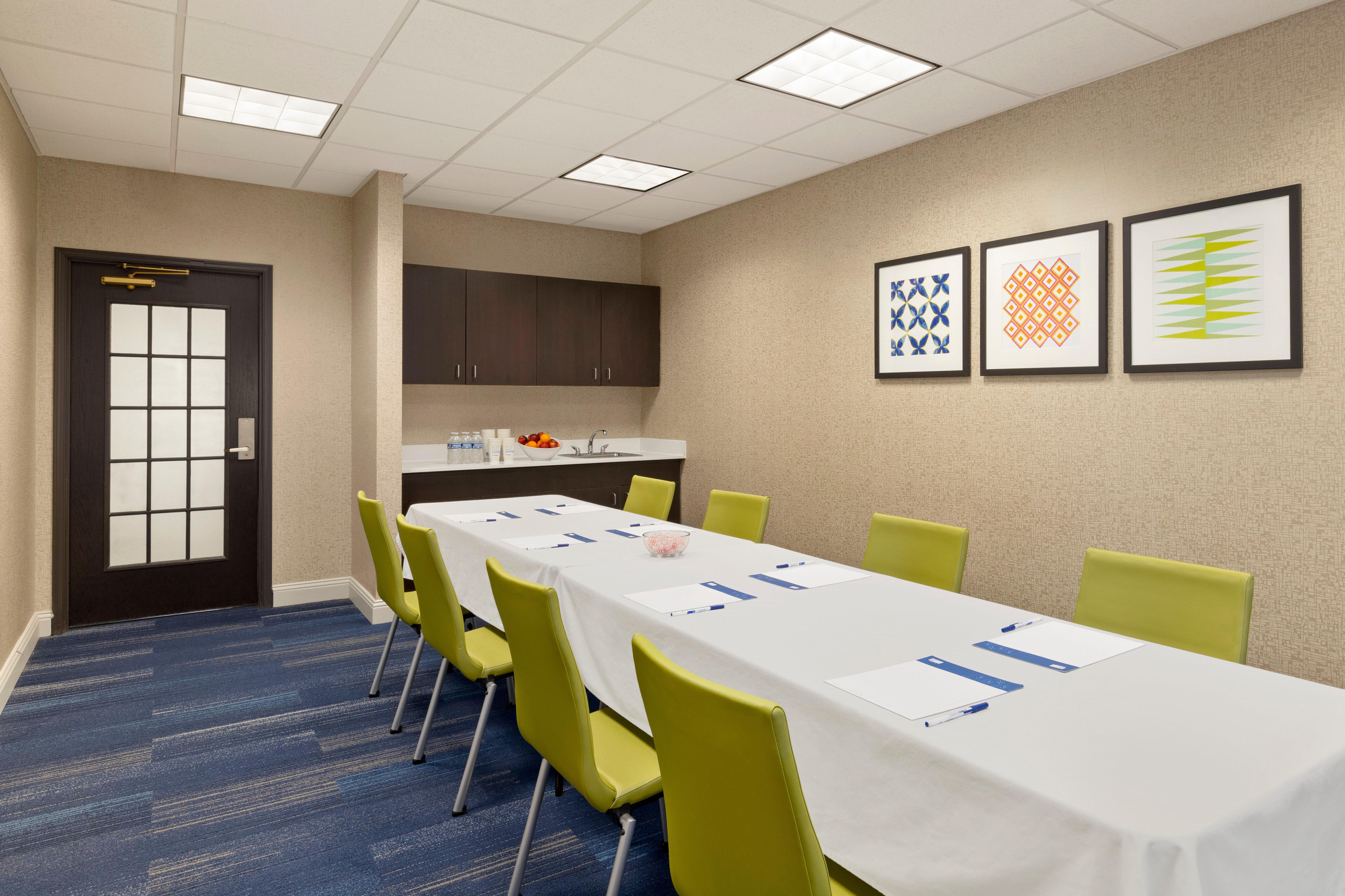 Express & Myers East - The Forum By Ihg Hotel 2*