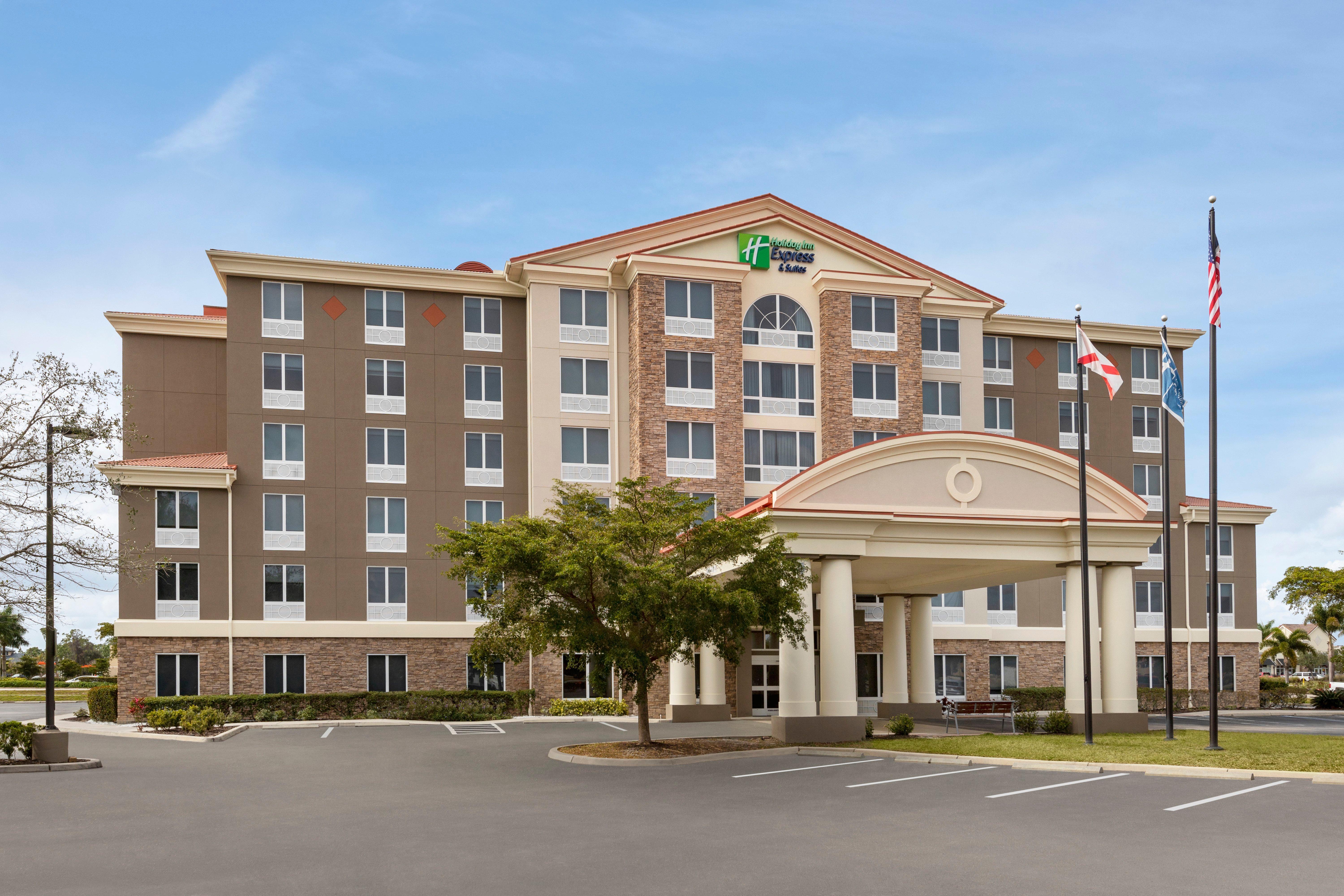 Express & Myers East - The Forum By Ihg Hotel
