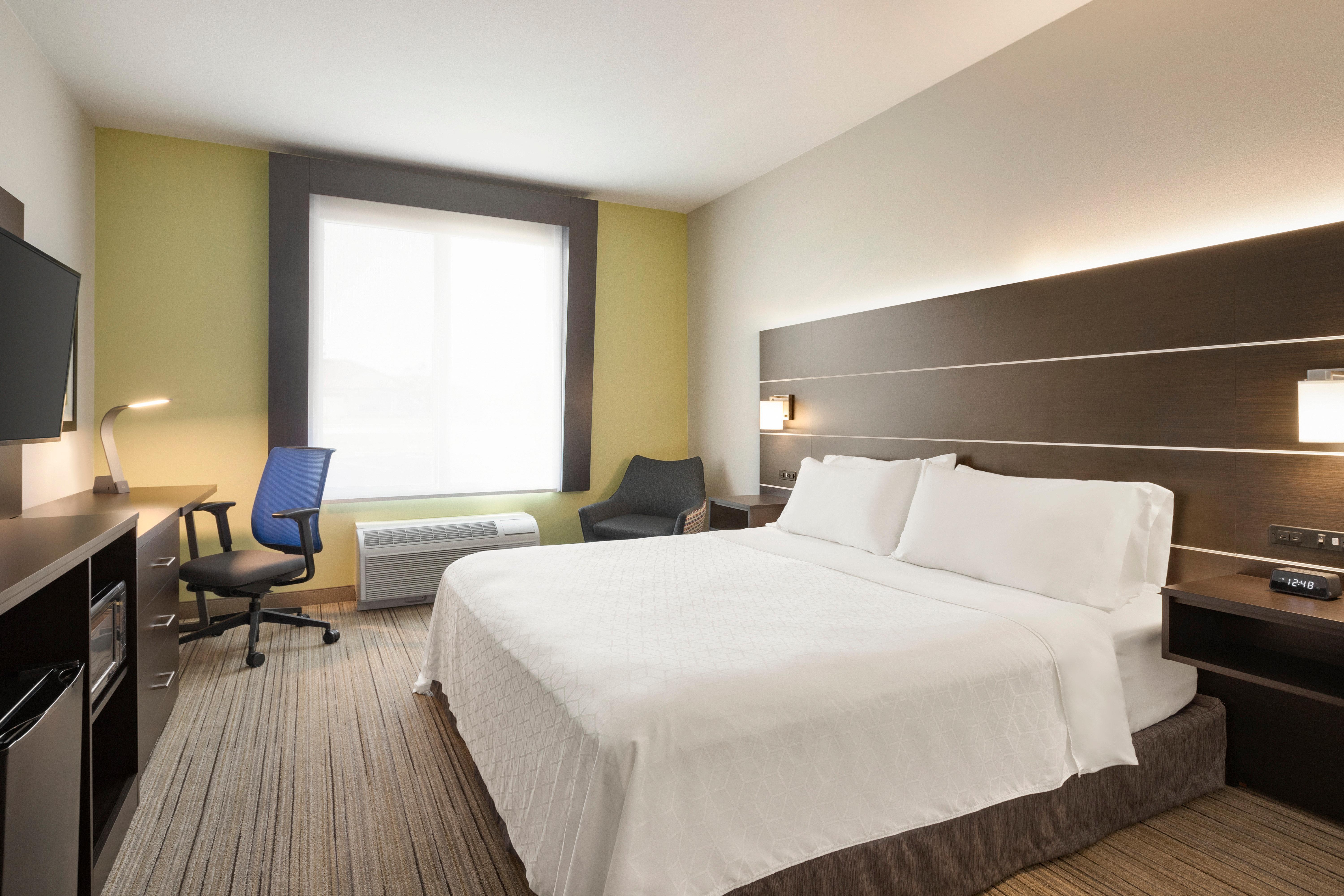 Express & Myers East - The Forum By Ihg Hotel