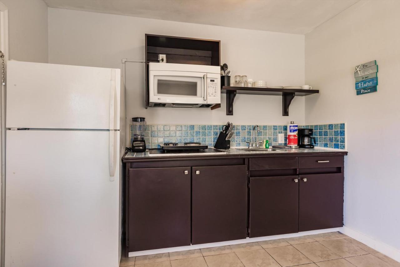 Poolfront Near With Full Kitchen! Fort Myers