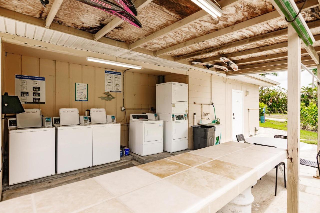 Poolfront Near With Full Kitchen! Fort Myers