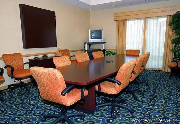 Springhill Myers Airport Hotel 3*