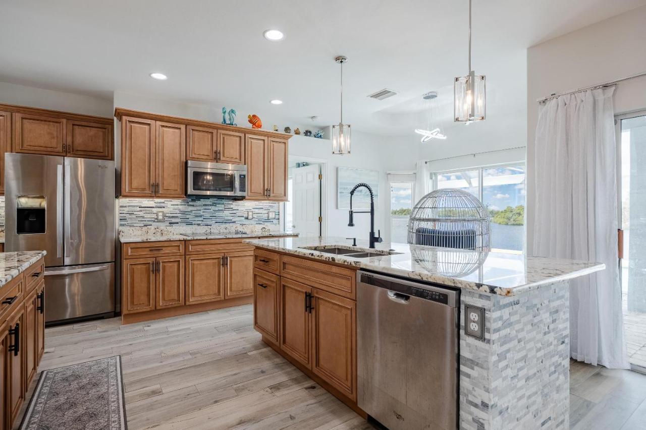 Heaven Found! Stunning River Views & Pool - Island Sunset - Roelens Vacations Holiday home Fort Myers