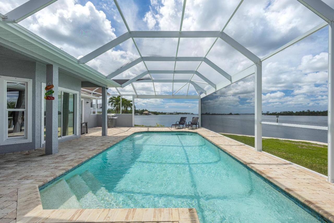 Holiday home Heaven Found! Stunning River Views & Pool - Island Sunset - Roelens Vacations *