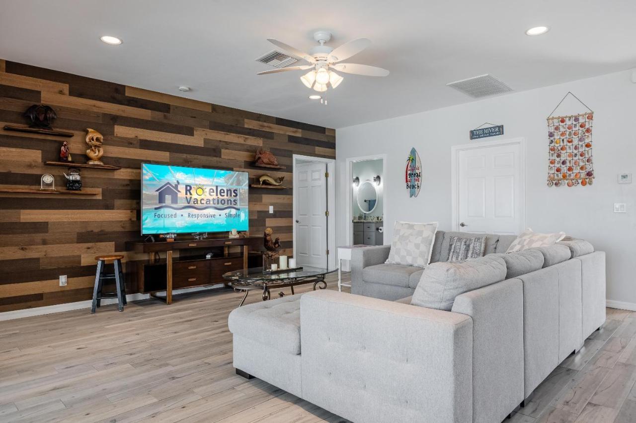 Holiday home Heaven Found! Stunning River Views & Pool - Island Sunset - Roelens Vacations Fort Myers