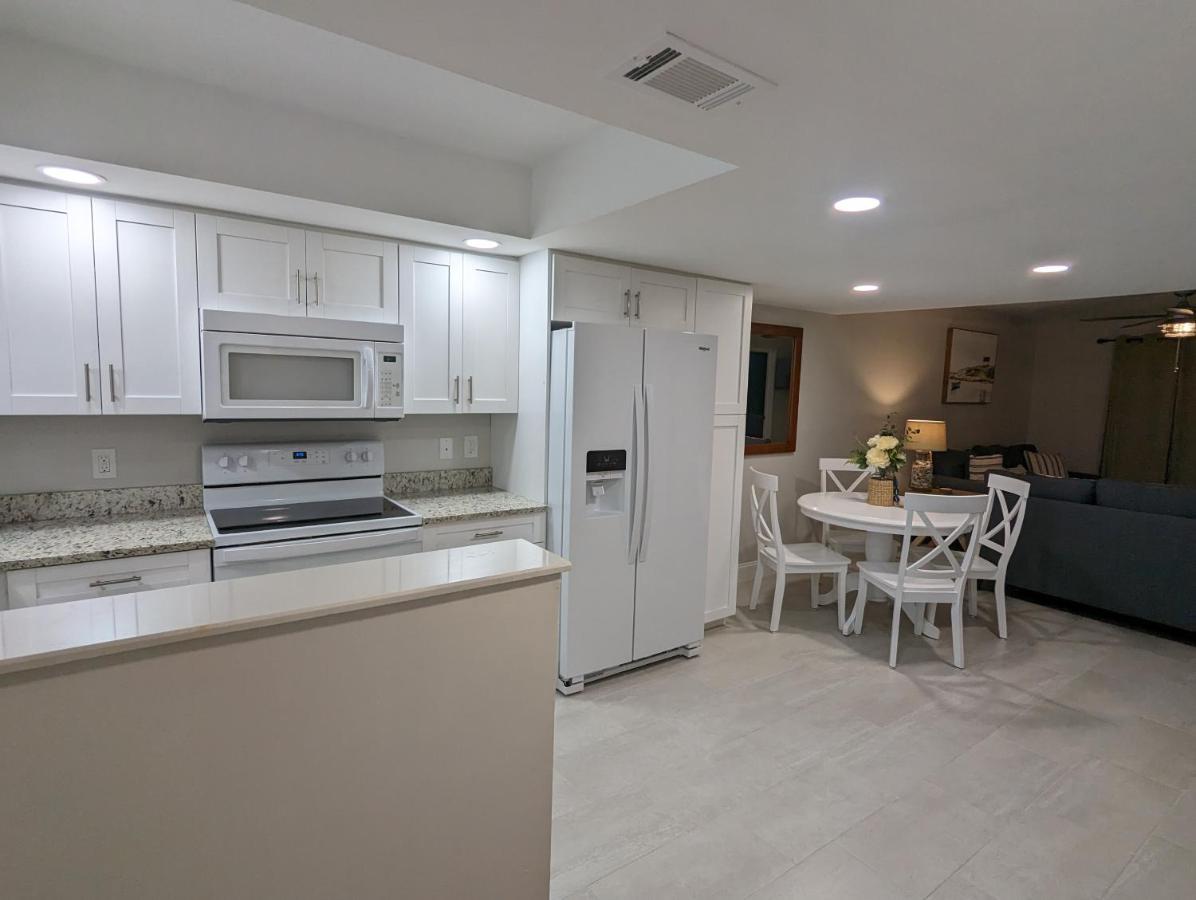 New Condo! Just 15 Min To Ft Myers And Sanibel Beach! Great Location!! Apartment Fort Myers