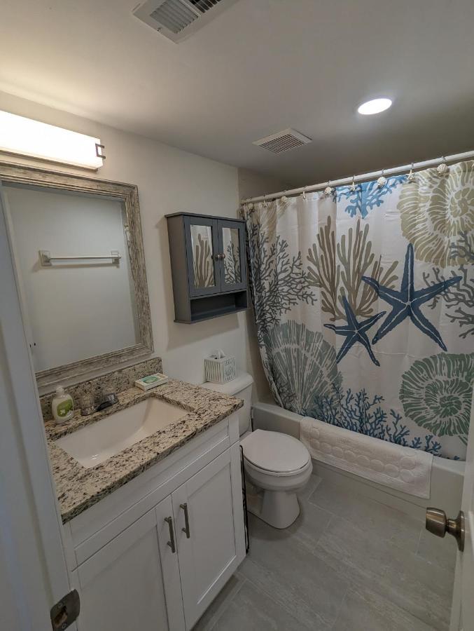 New Condo! Just 15 Min To Ft Myers And Sanibel Beach! Great Location!!