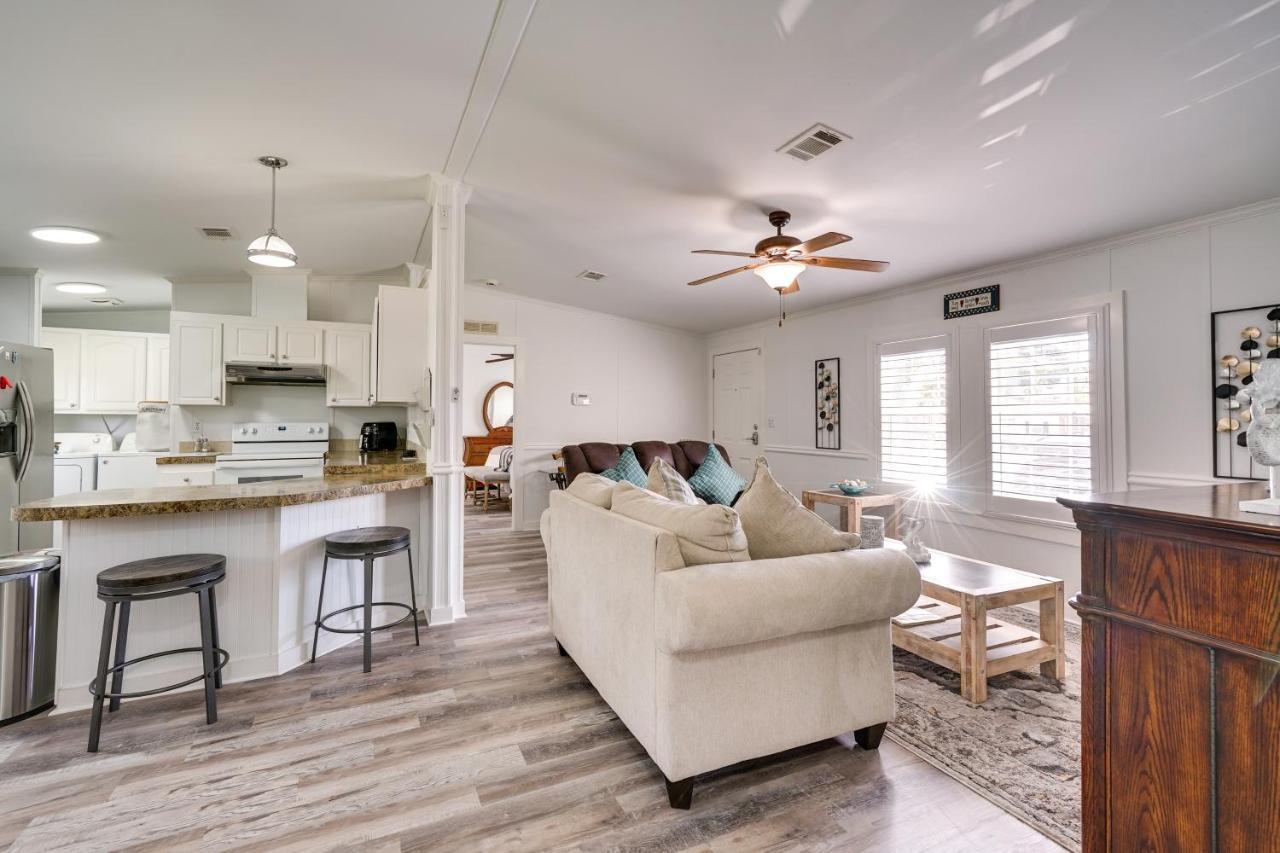 Sunny Myers With Screened-in Porch And Grill Holiday home
