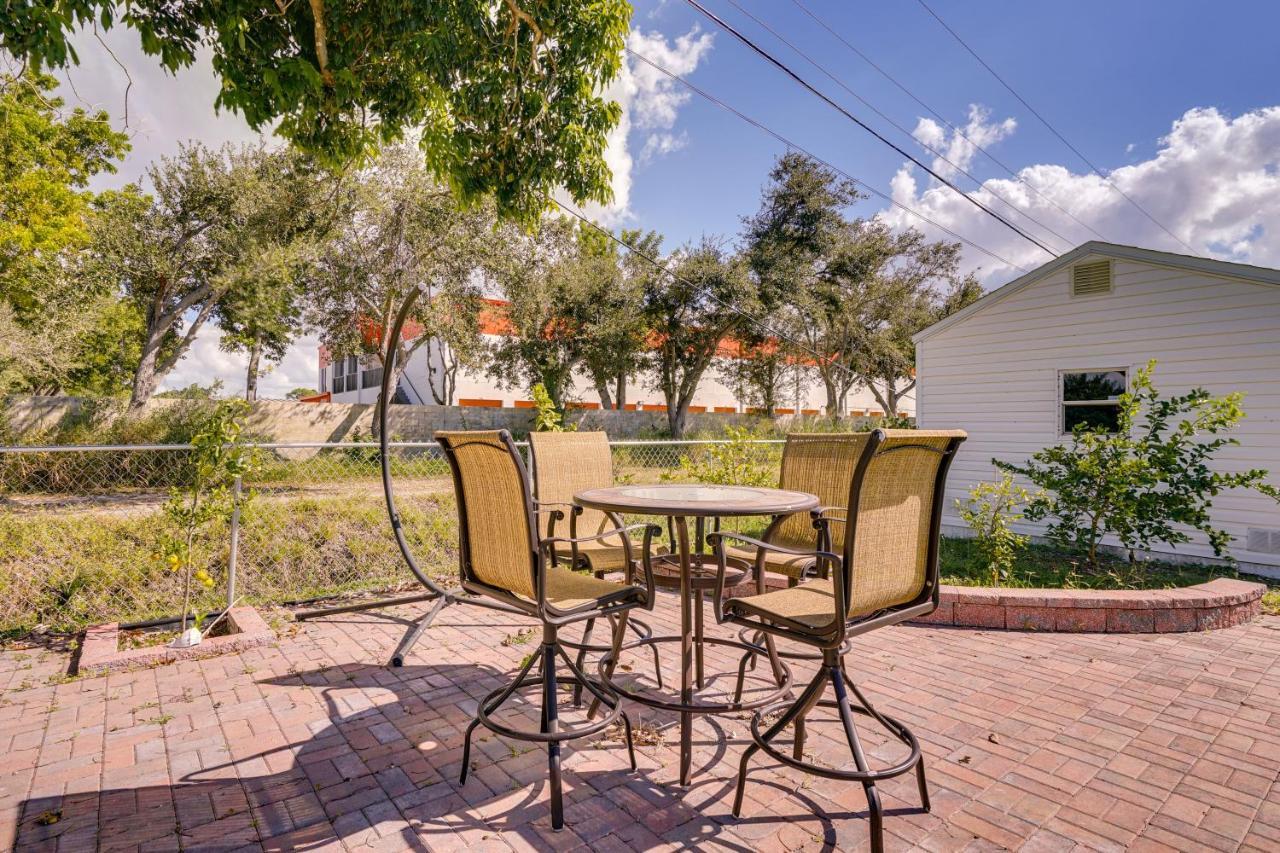 Sunny Myers With Screened-in Porch And Grill Holiday home