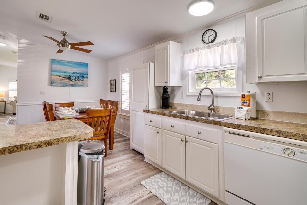 Sunny Myers With Screened-in Porch And Grill Holiday home Fort Myers