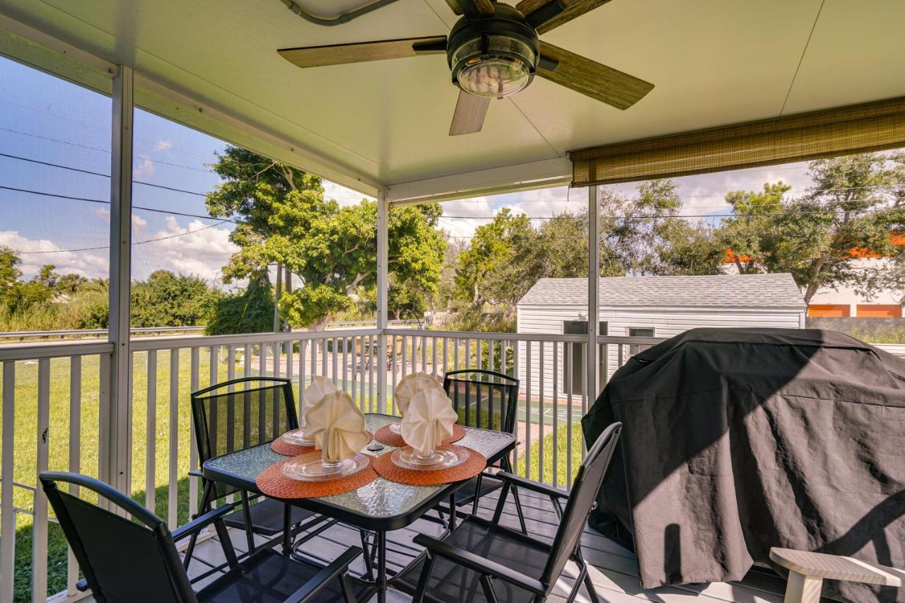Sunny Myers With Screened-in Porch And Grill Holiday home