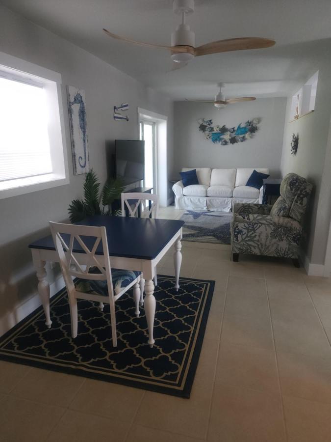 Holiday home So Coastal! Pet Friendly And Free Early Check In! Fort Myers