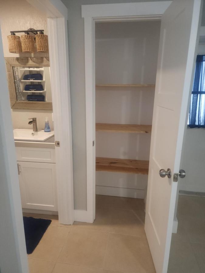 So Coastal! Pet Friendly And Free Early Check In! Holiday home