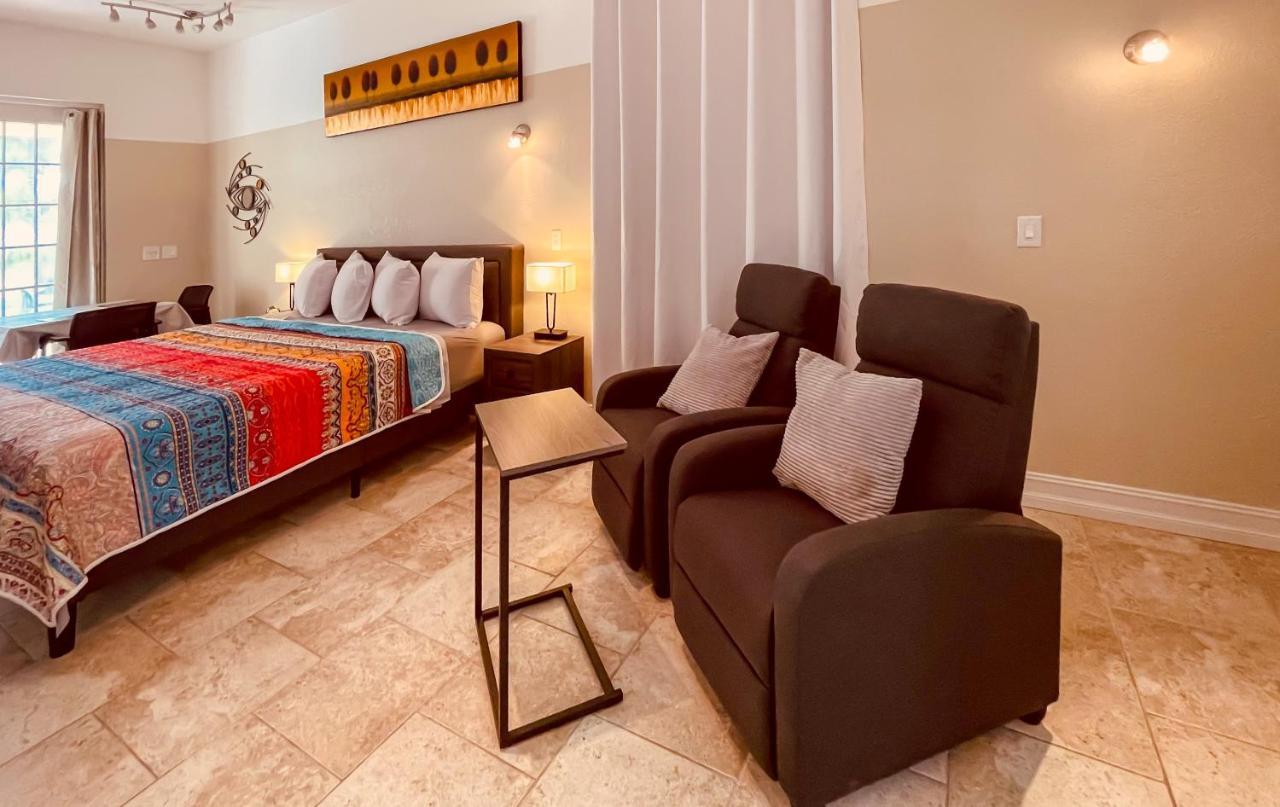 White Orchid Guest house Fort Myers