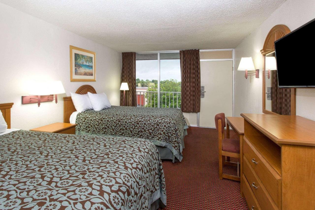 Days By Wyndham Myers Hotel 2*