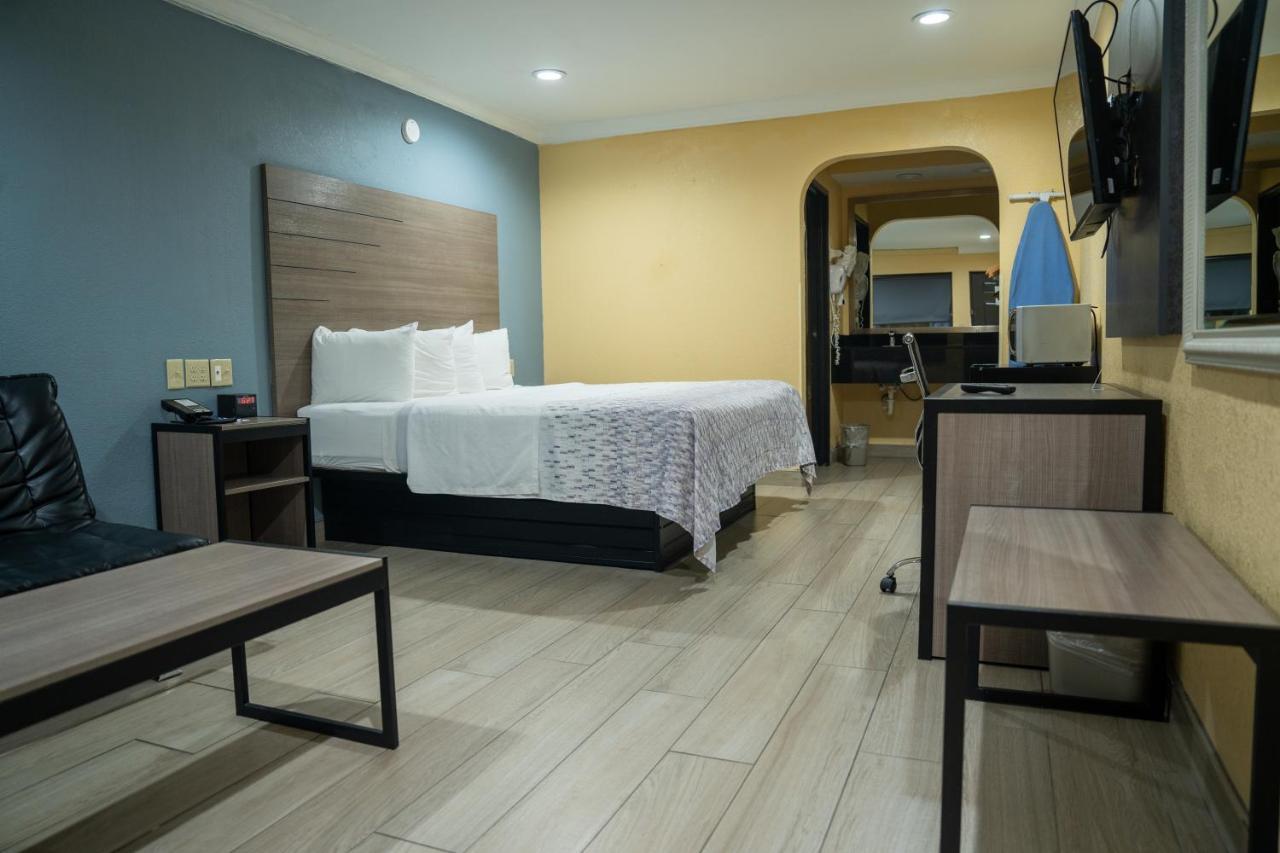 Americas Value Myers Hotel