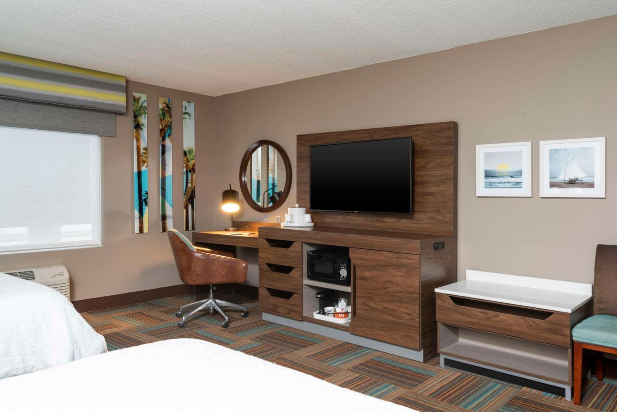 Hampton & Myers-colonial Boulevard Hotel