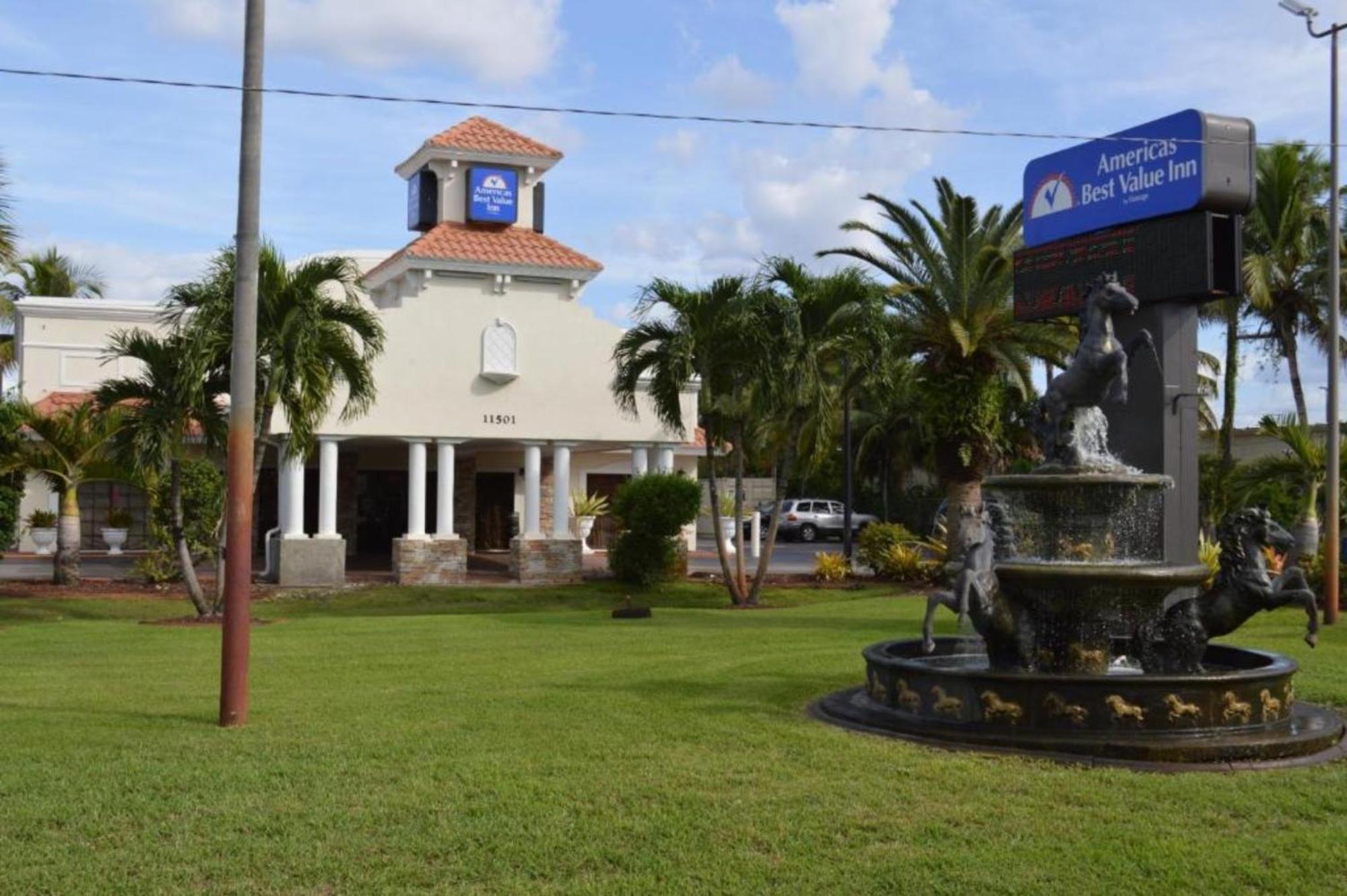 Americas Value Myers Hotel 3*