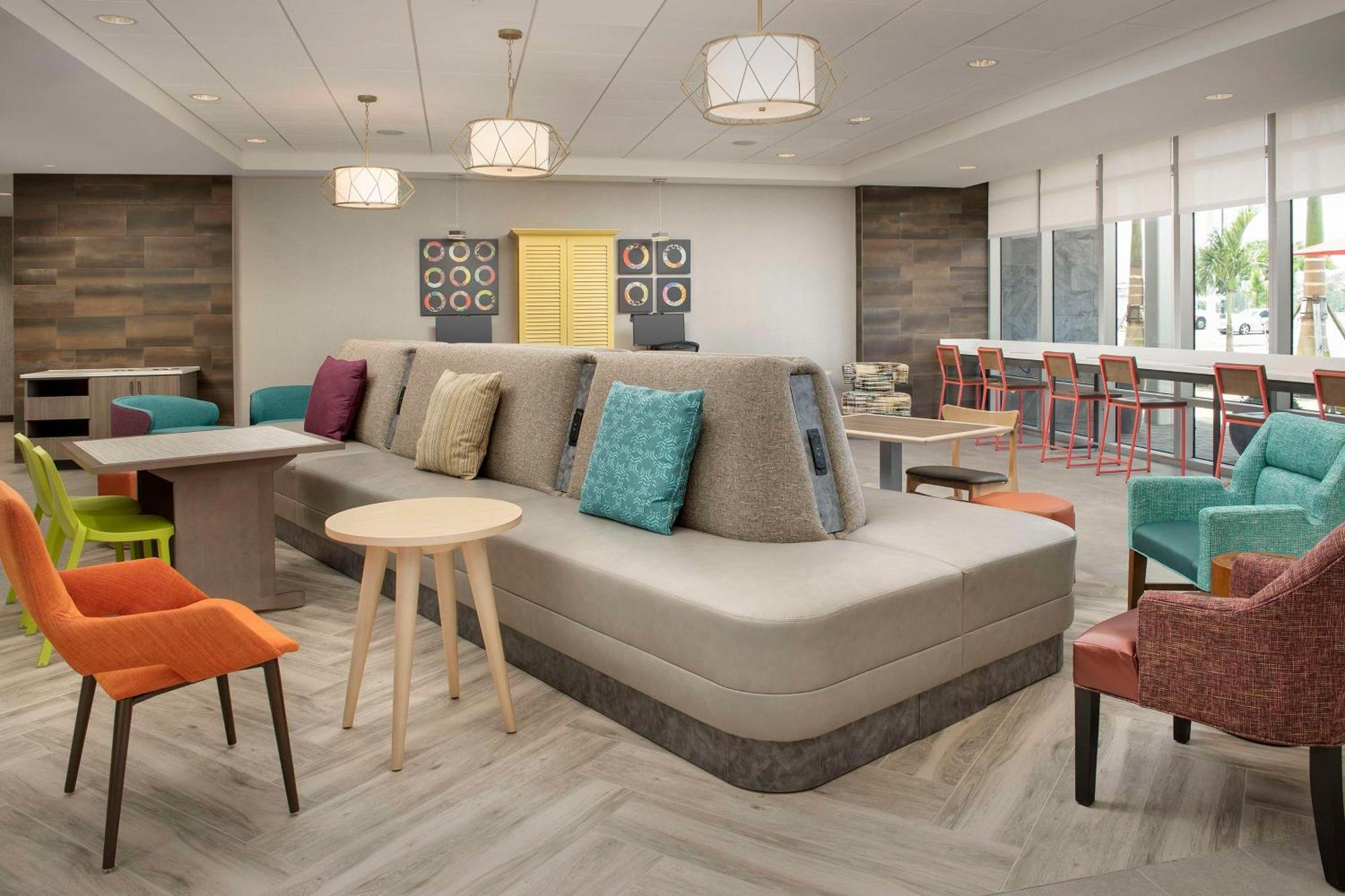 Home2 By Hilton Myers Airport 3*