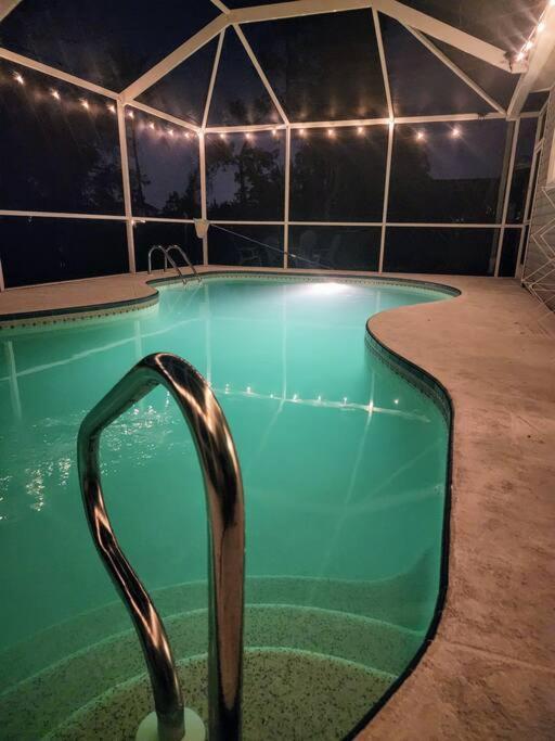 Holiday home Secluded Backyard With Hot Tub & Pool - 3br & 2b