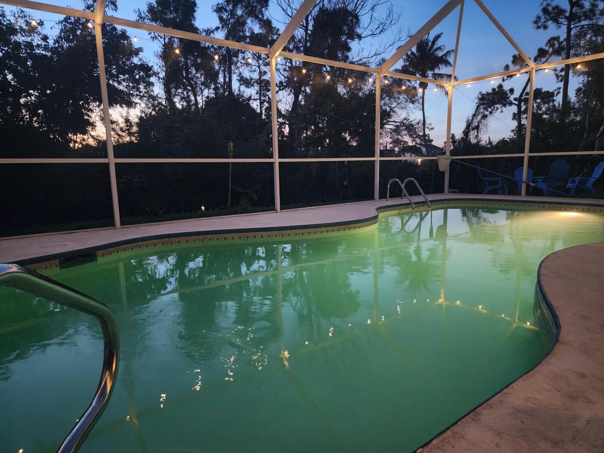 Secluded Backyard With Hot Tub & Pool - 3br & 2b Holiday home *