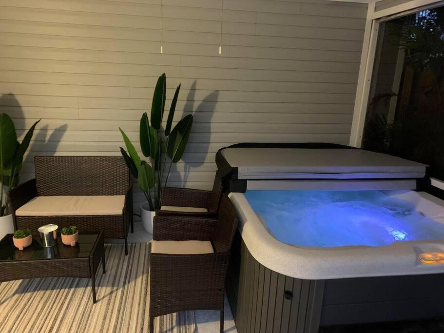 Secluded Backyard With Hot Tub & Pool - 3br & 2b * Fort Myers
