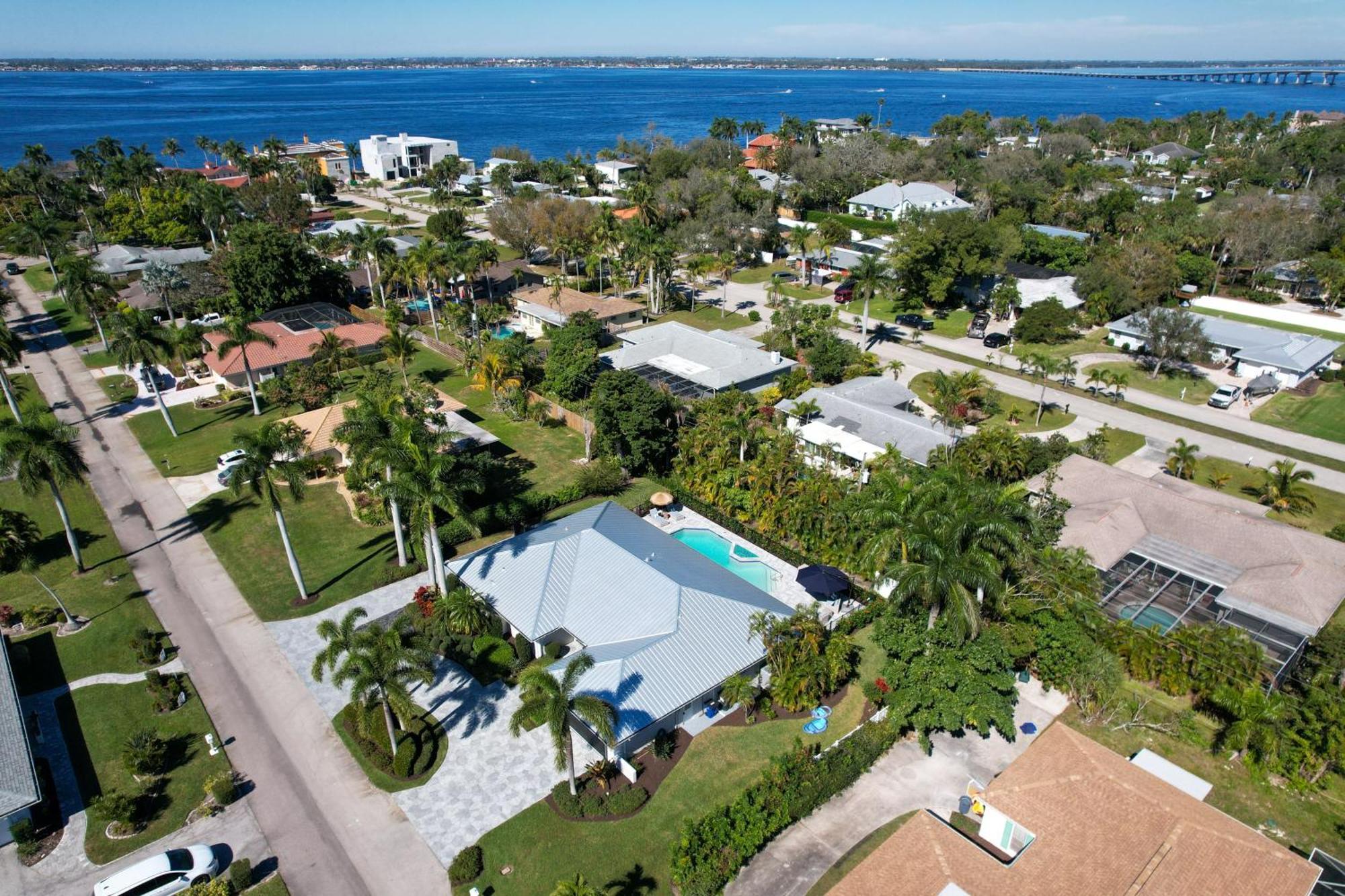 Family Friendly Myers Vacation With Pool * Fort Myers