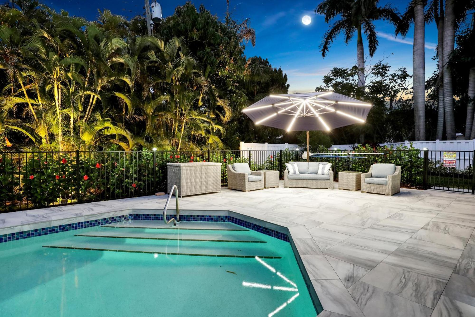 Family Friendly Myers Vacation With Pool Holiday home