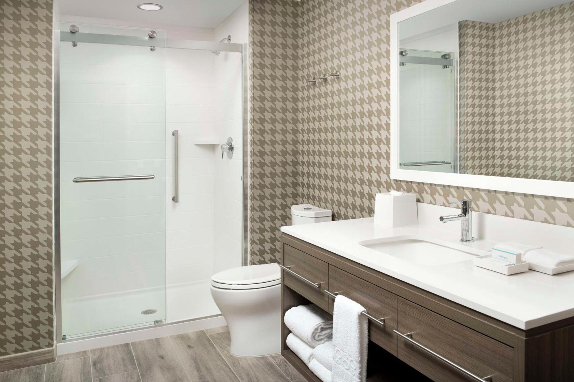 Home2 By Hilton Myers Airport Hotel 3*
