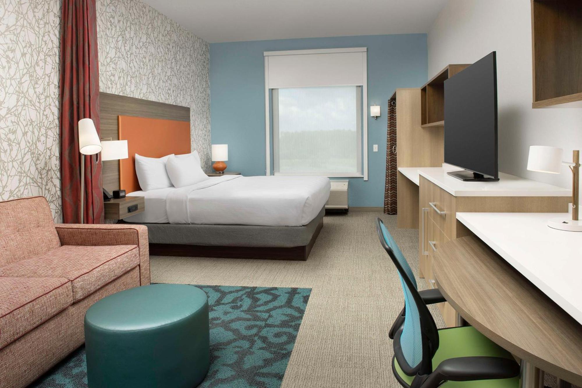 Hotel Home2 By Hilton Myers Airport 3*